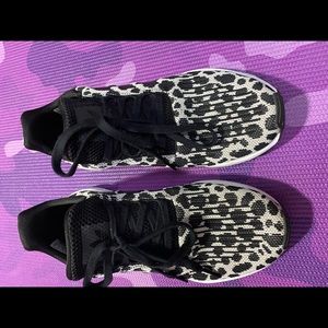 Adidas swift run leopard print size 8
